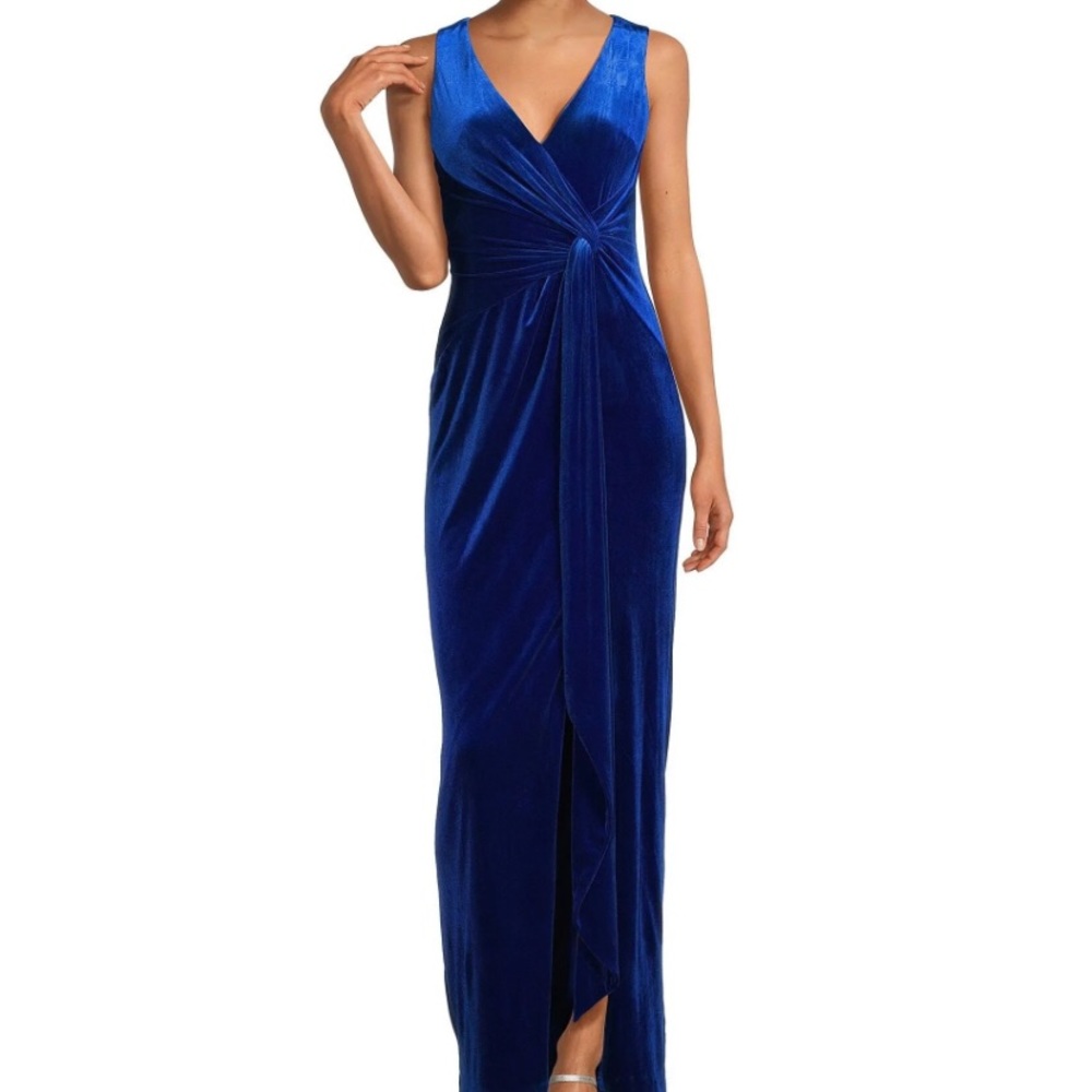 Beautiful blue velvet dress excellent tailed